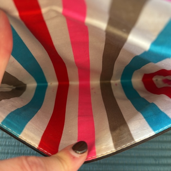 Kate spade hot pink clutch with magnetic closure and wrist strap - Picture 4 of 4